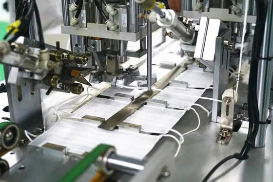 Porcellana Macchina eliminabile della maschera di controllo del touch screen per le maschere di protezione mediche colorate fornitore